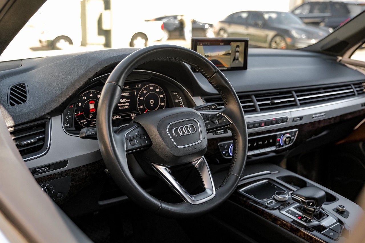 Audi Q7 Vehicle Main Gallery Image 16