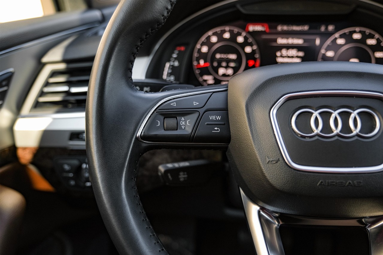 Audi Q7 Vehicle Main Gallery Image 17