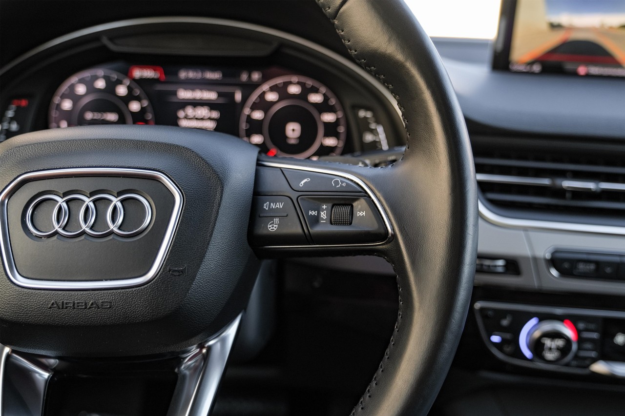 Audi Q7 Vehicle Main Gallery Image 18