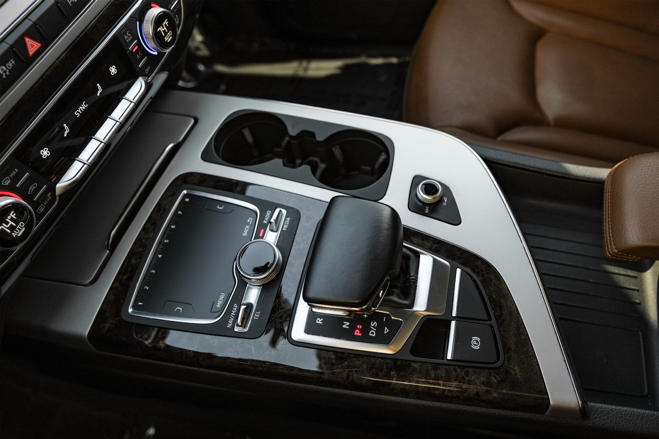 Audi Q7 Vehicle Main Gallery Image 25