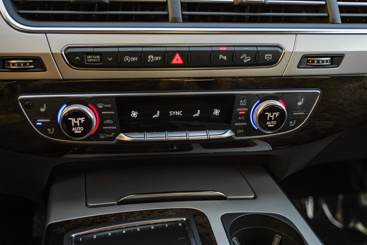 Audi Q7 Vehicle Main Gallery Image 26