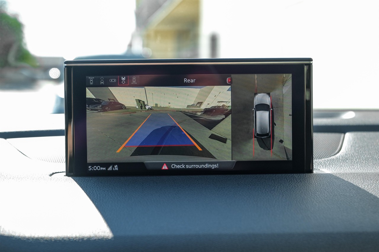Audi Q7 Vehicle Main Gallery Image 27
