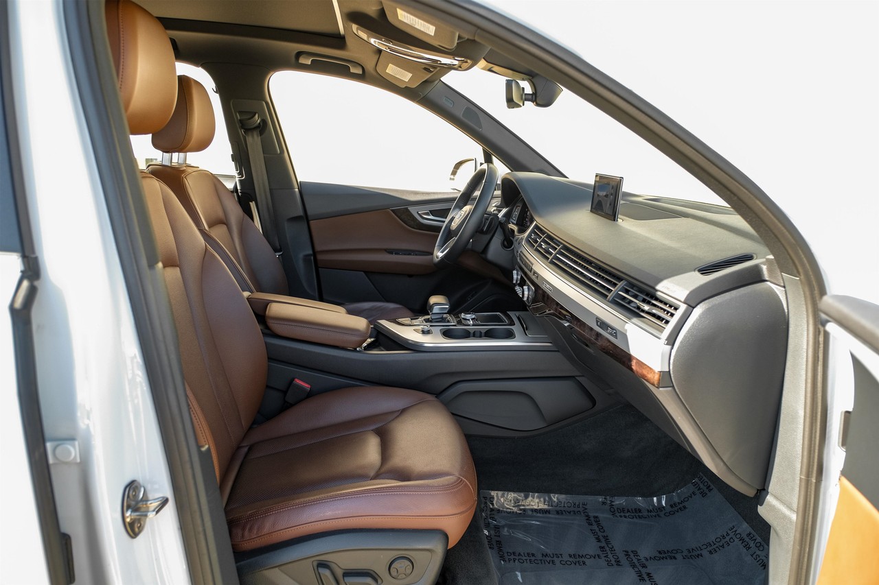Audi Q7 Vehicle Main Gallery Image 33