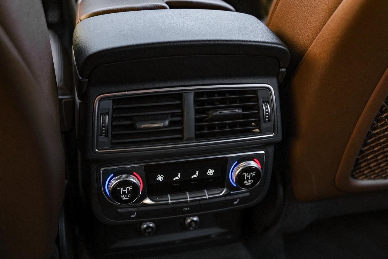 Audi Q7 Vehicle Main Gallery Image 37