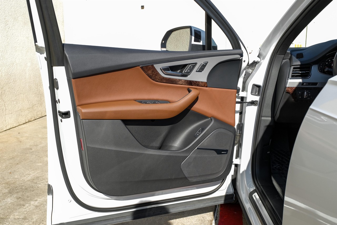 Audi Q7 Vehicle Main Gallery Image 40