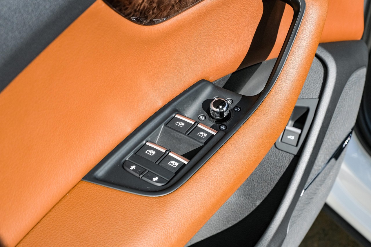 Audi Q7 Vehicle Main Gallery Image 41