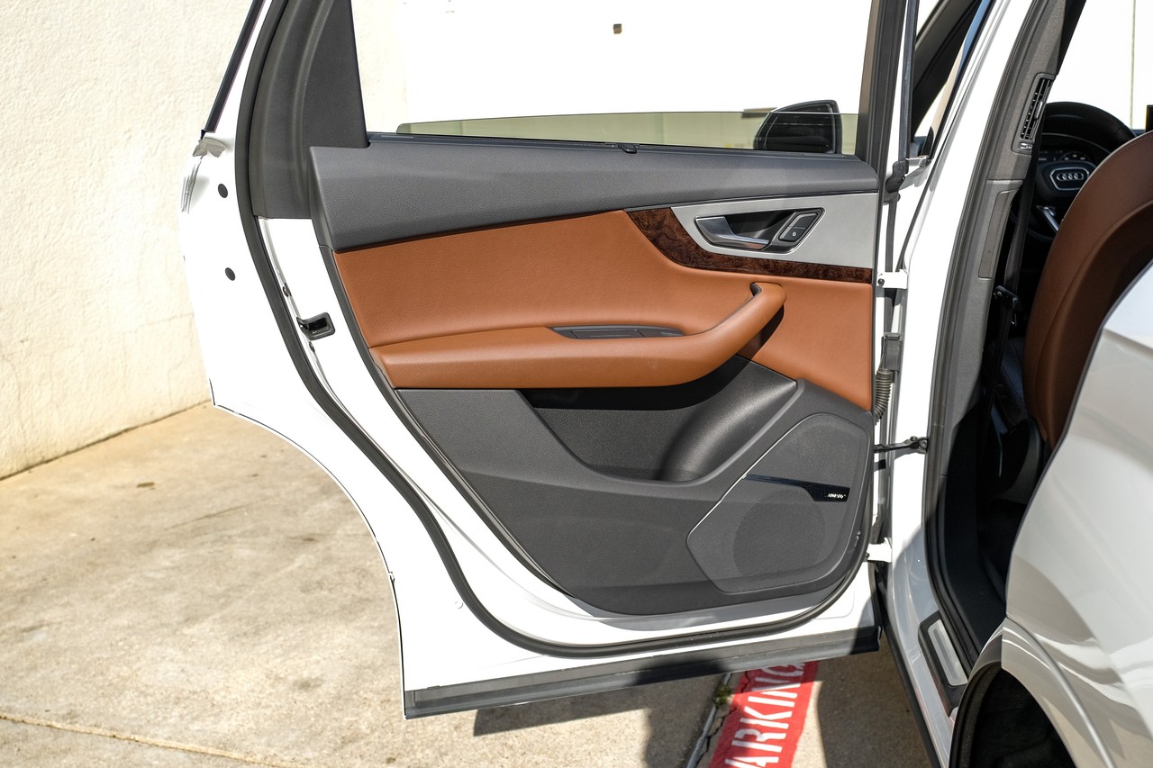 Audi Q7 Vehicle Main Gallery Image 43