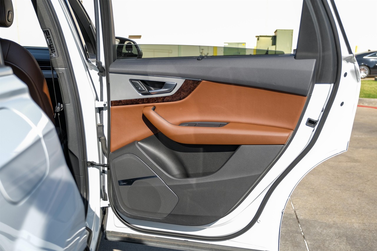 Audi Q7 Vehicle Main Gallery Image 44