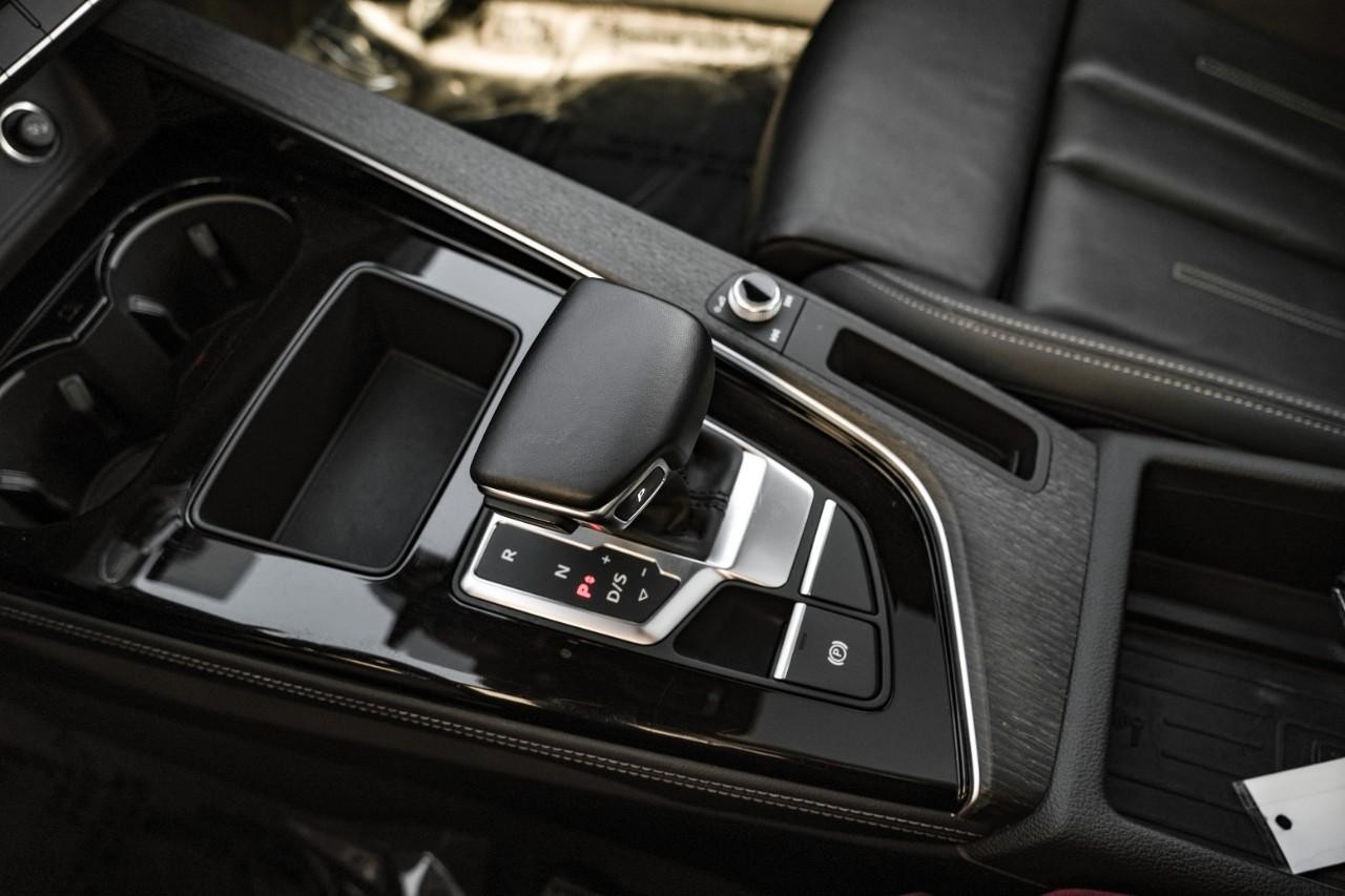 Audi A4 Sedan Vehicle Main Gallery Image 27