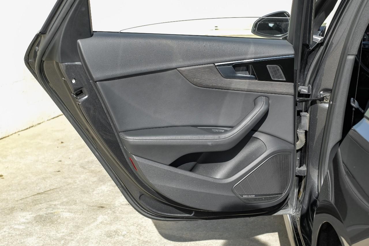 Audi A4 Sedan Vehicle Main Gallery Image 44