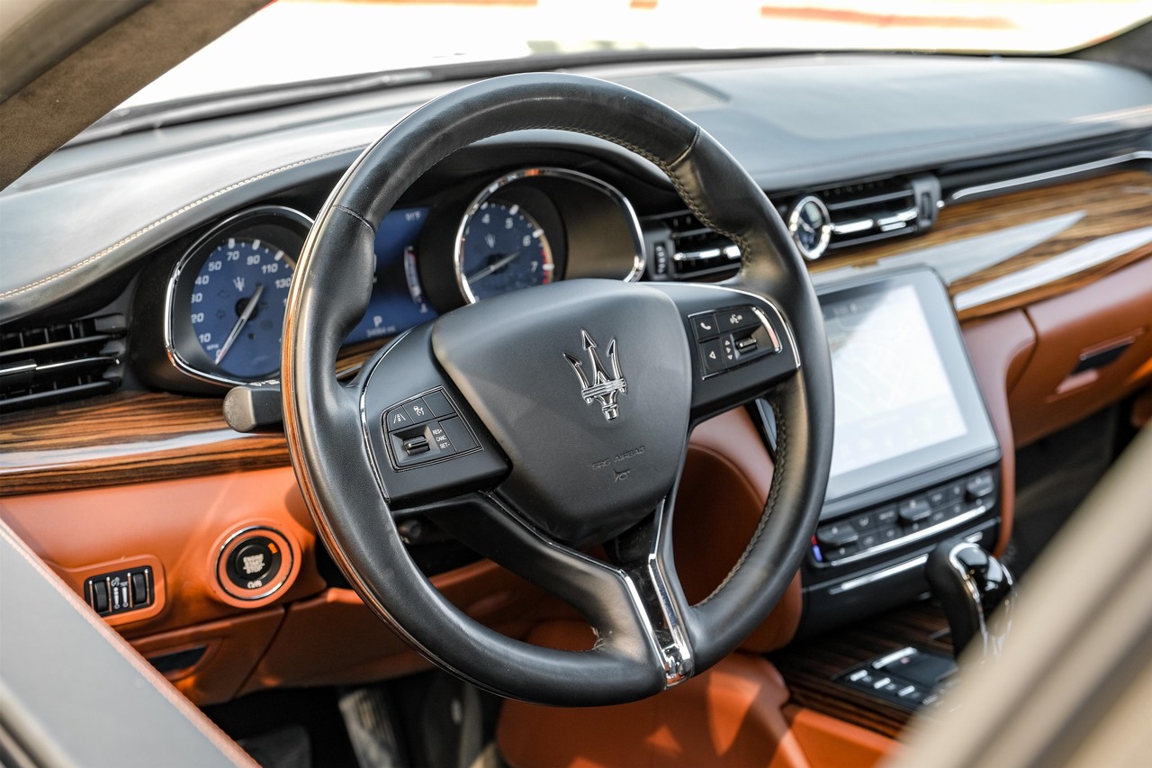 Maserati Quattroporte Vehicle Main Gallery Image 16
