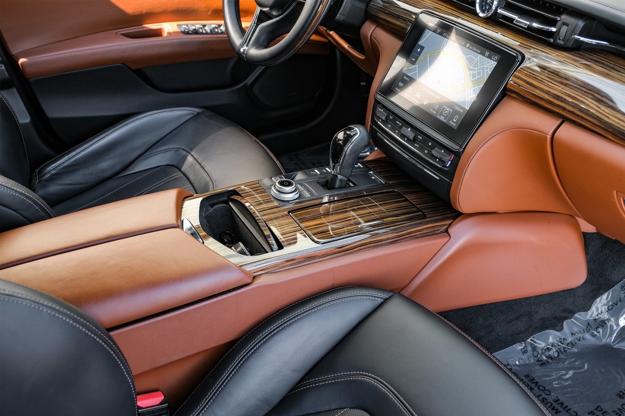 Maserati Quattroporte Vehicle Main Gallery Image 24