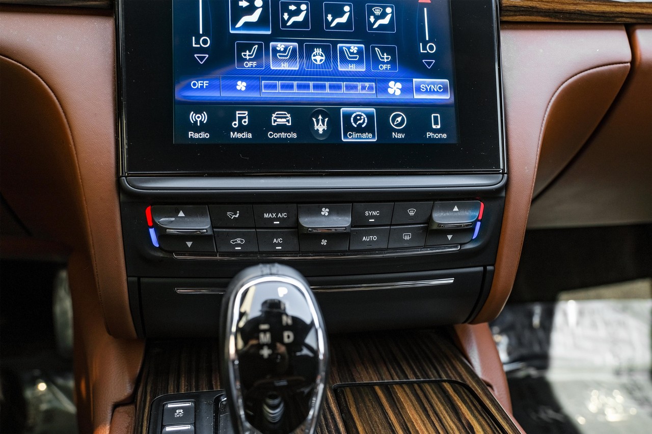 Maserati Quattroporte Vehicle Main Gallery Image 27