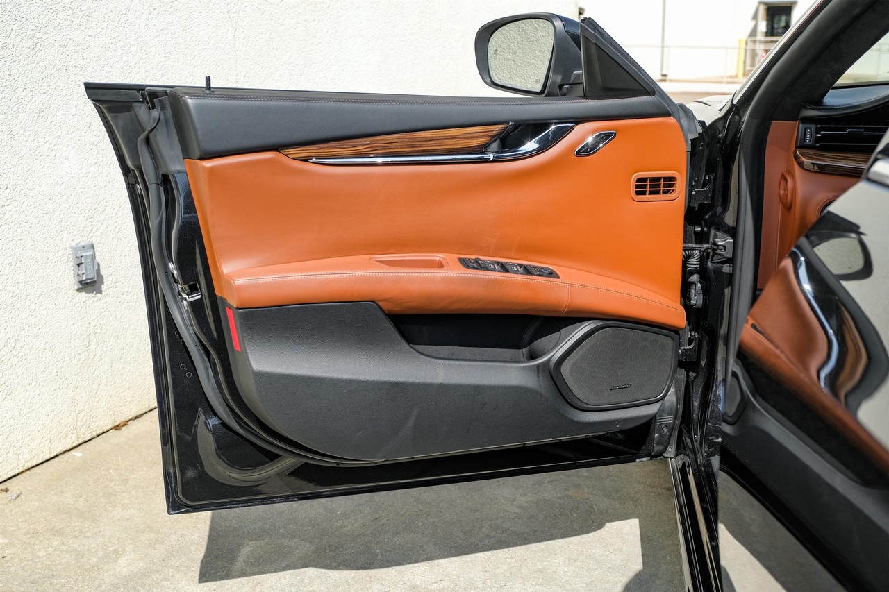 Maserati Quattroporte Vehicle Main Gallery Image 38