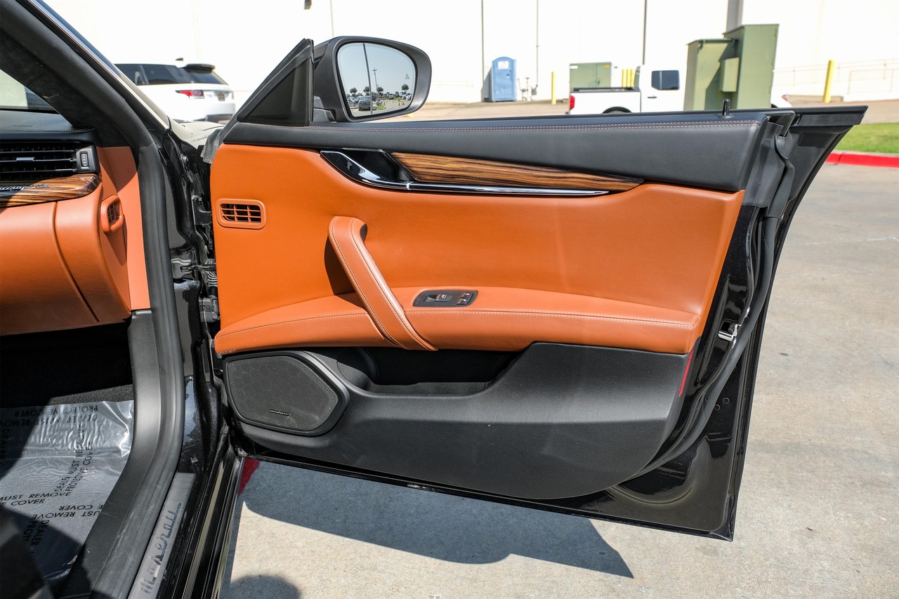 Maserati Quattroporte Vehicle Main Gallery Image 40