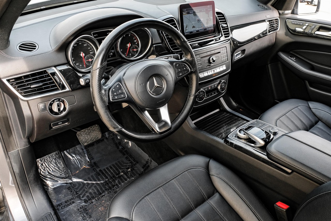 Mercedes-Benz GLS Vehicle Main Gallery Image 03