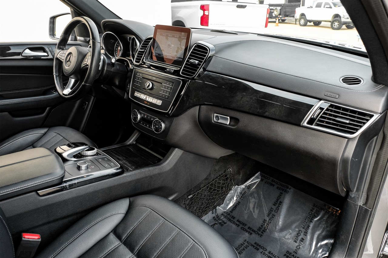 Mercedes-Benz GLS Vehicle Main Gallery Image 12