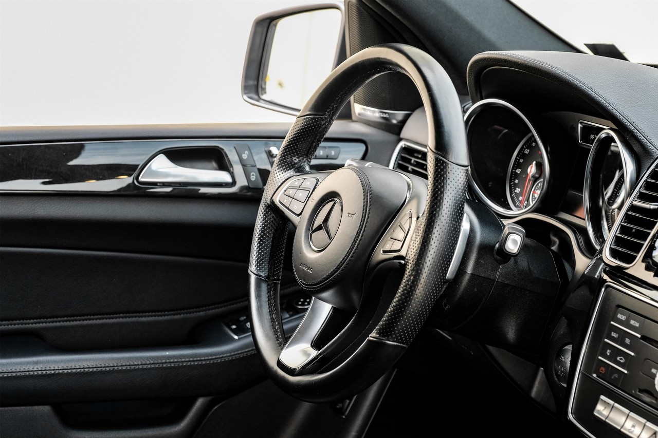 Mercedes-Benz GLS Vehicle Main Gallery Image 13