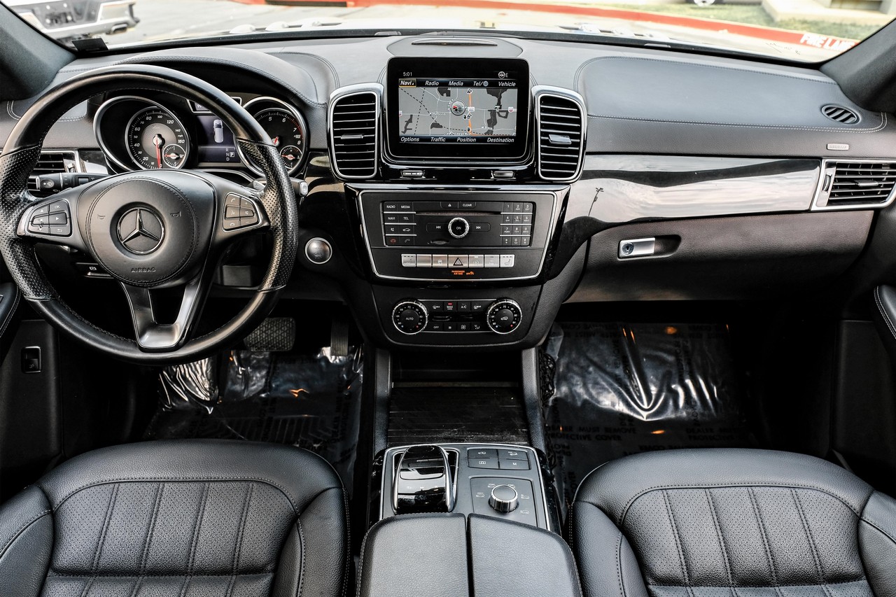 Mercedes-Benz GLS Vehicle Main Gallery Image 14