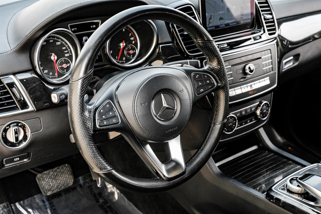 Mercedes-Benz GLS Vehicle Main Gallery Image 15