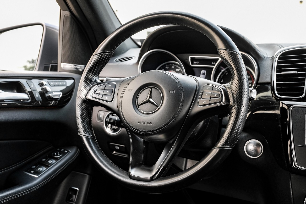 Mercedes-Benz GLS Vehicle Main Gallery Image 16