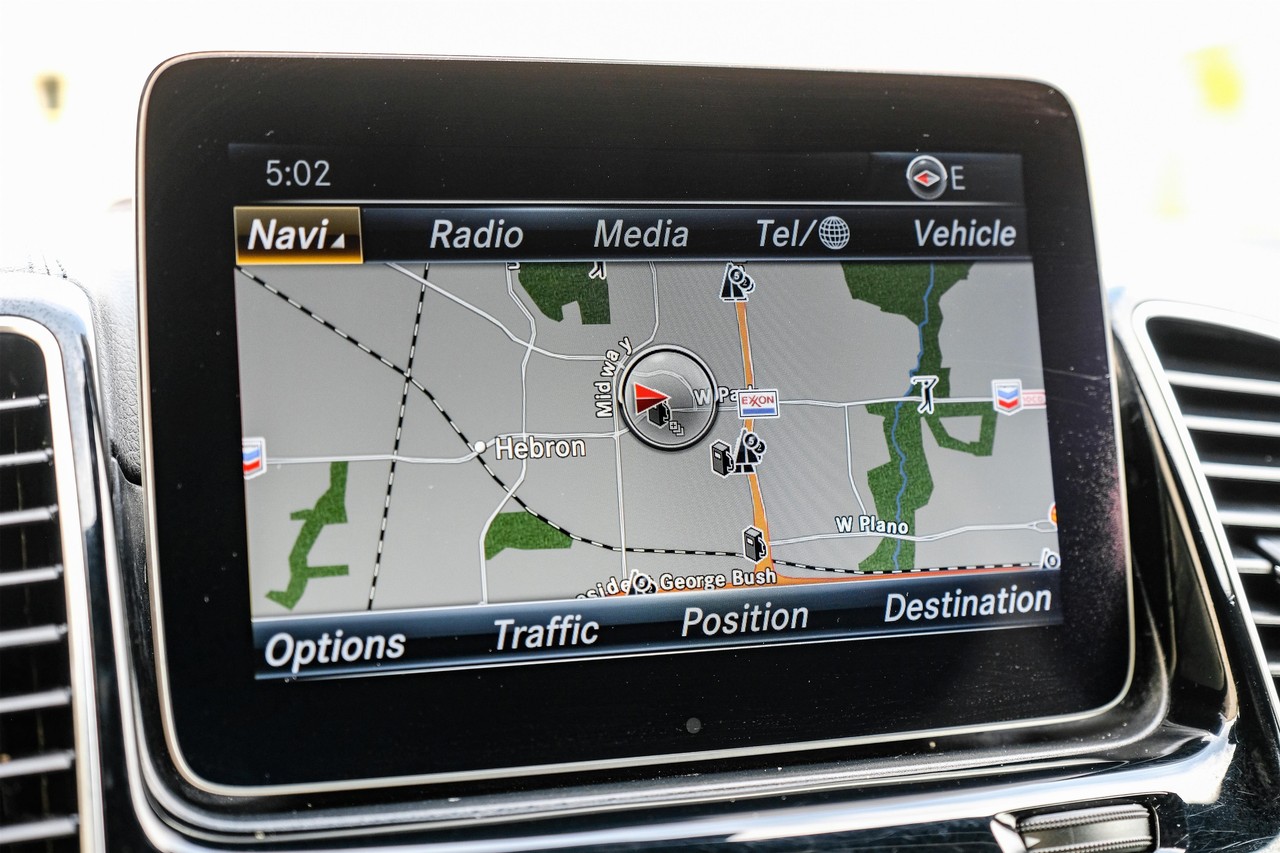 Mercedes-Benz GLS Vehicle Main Gallery Image 21