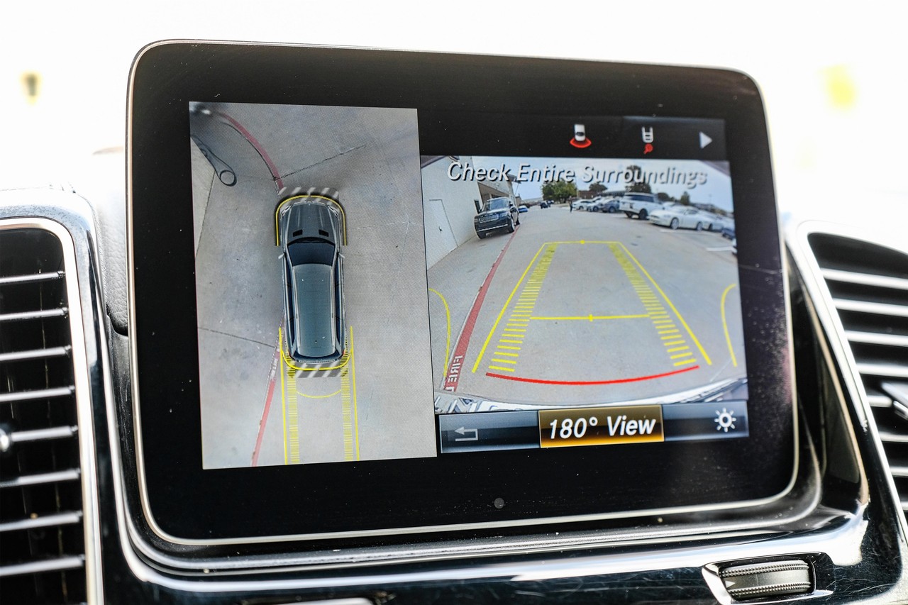 Mercedes-Benz GLS Vehicle Main Gallery Image 22