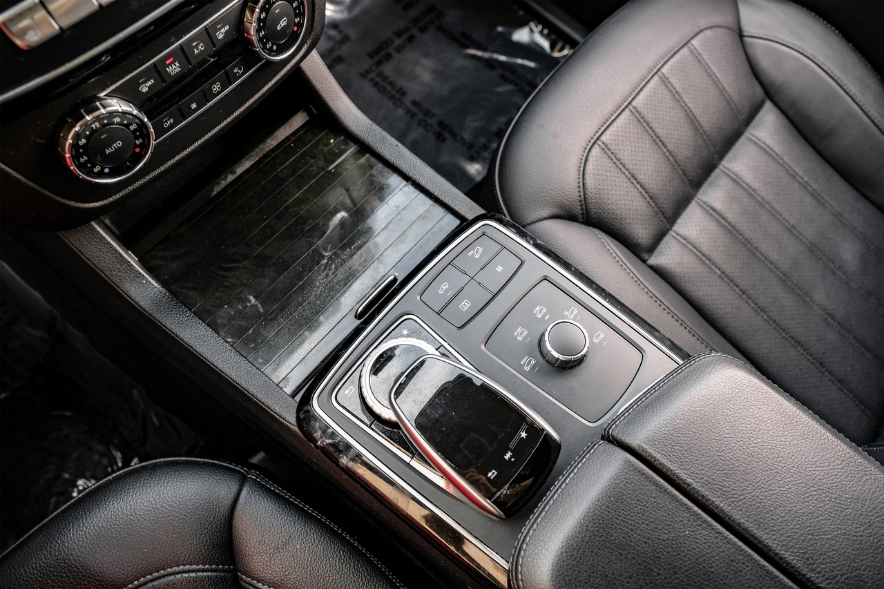 Mercedes-Benz GLS Vehicle Main Gallery Image 24