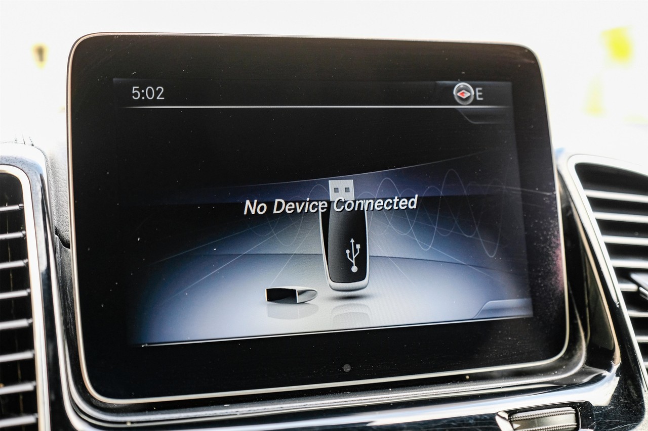 Mercedes-Benz GLS Vehicle Main Gallery Image 29
