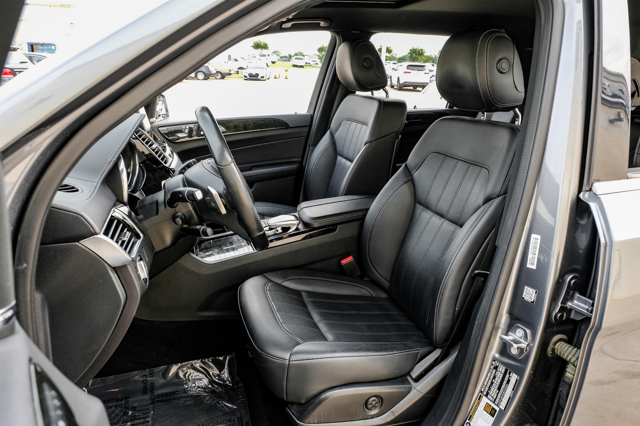 Mercedes-Benz GLS Vehicle Main Gallery Image 31