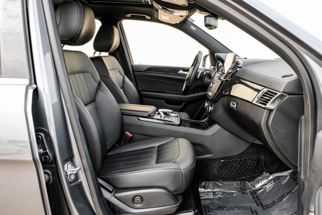 Mercedes-Benz GLS Vehicle Main Gallery Image 32