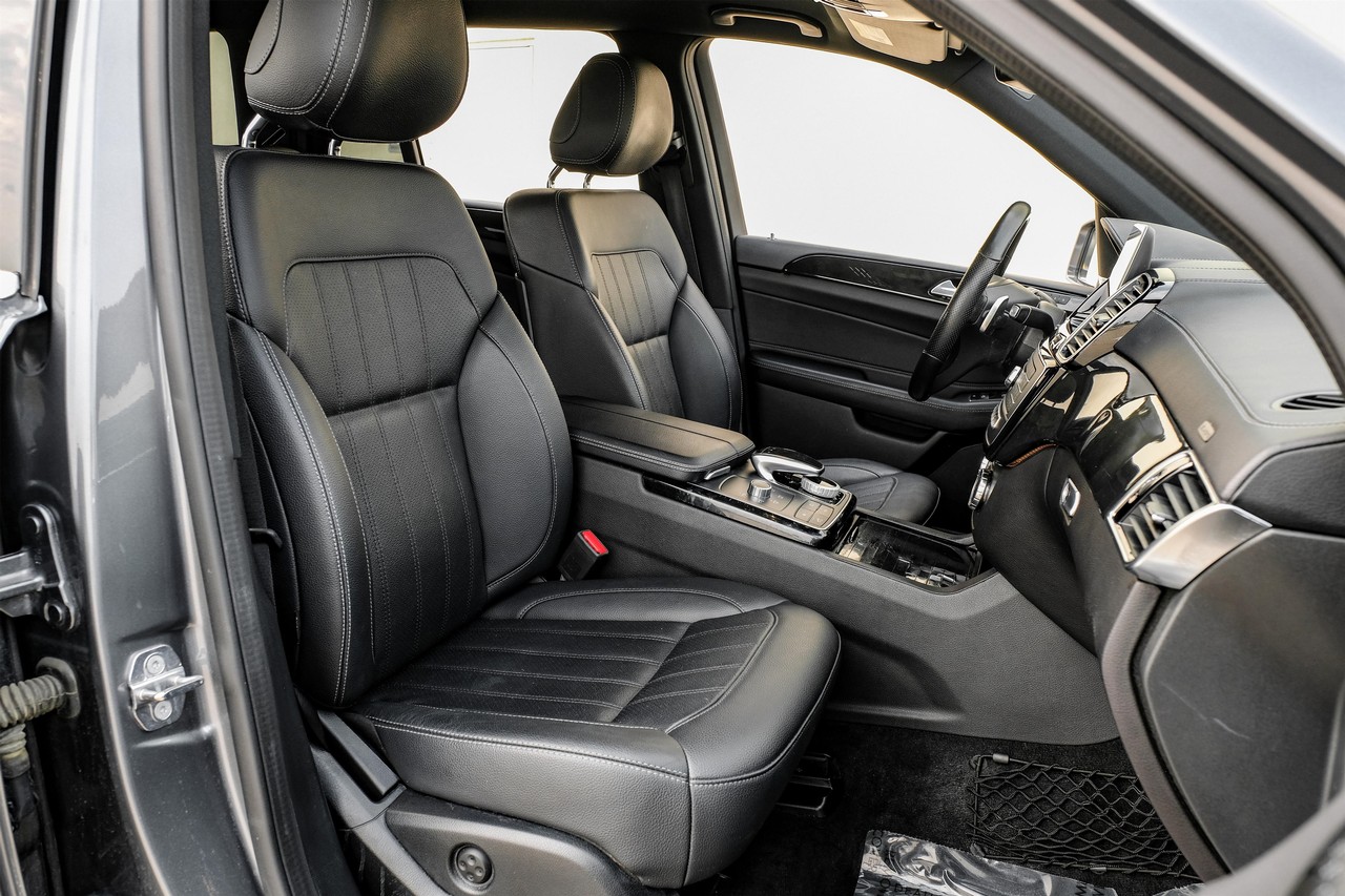 Mercedes-Benz GLS Vehicle Main Gallery Image 33