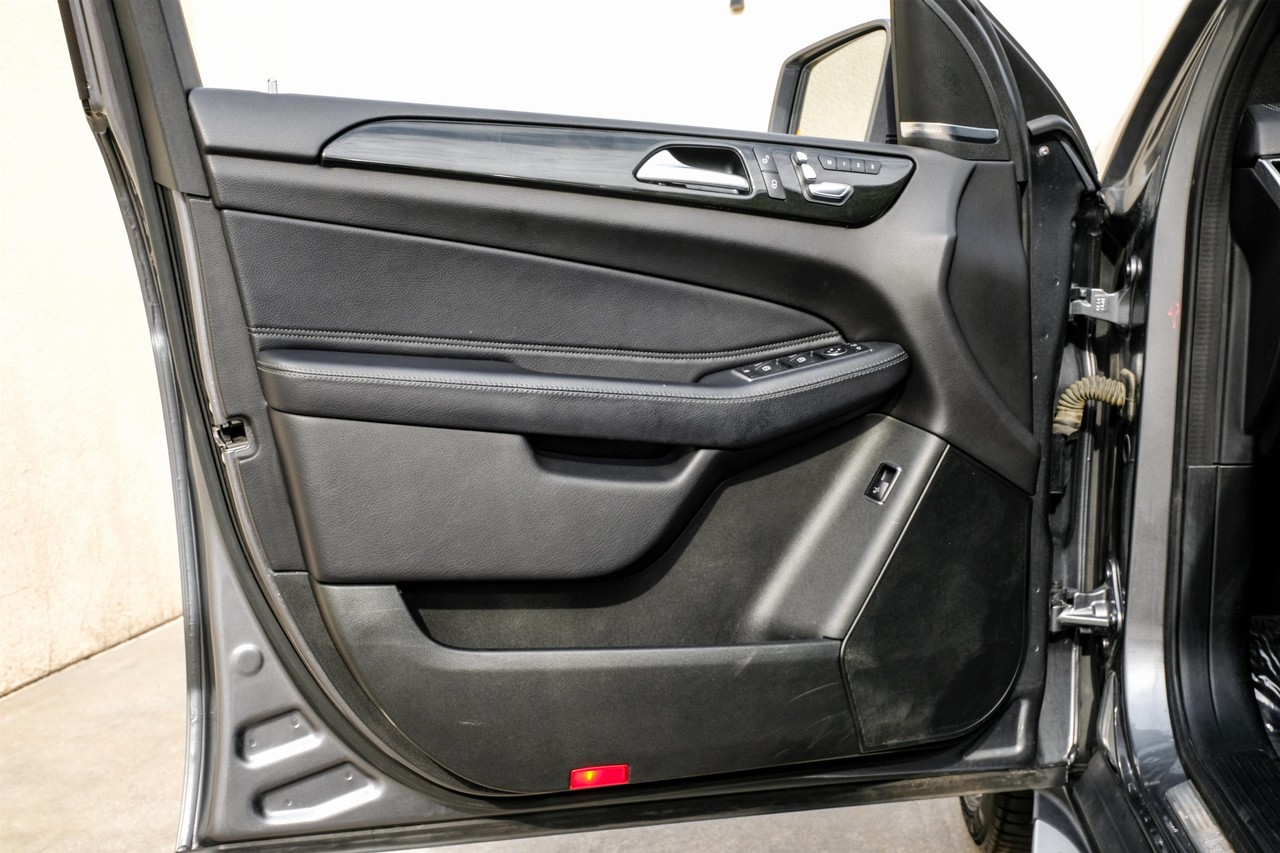 Mercedes-Benz GLS Vehicle Main Gallery Image 38