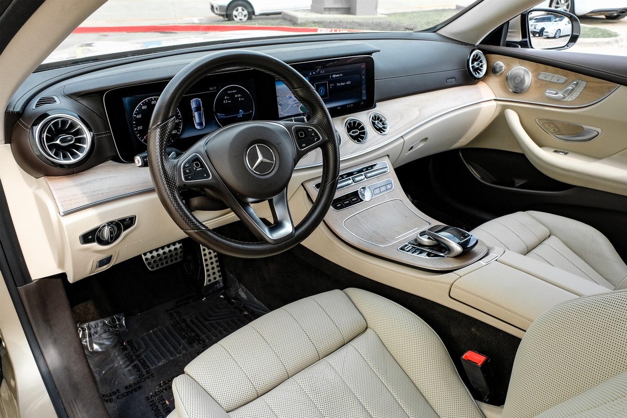 Mercedes-Benz E-Class Vehicle Main Gallery Image 03
