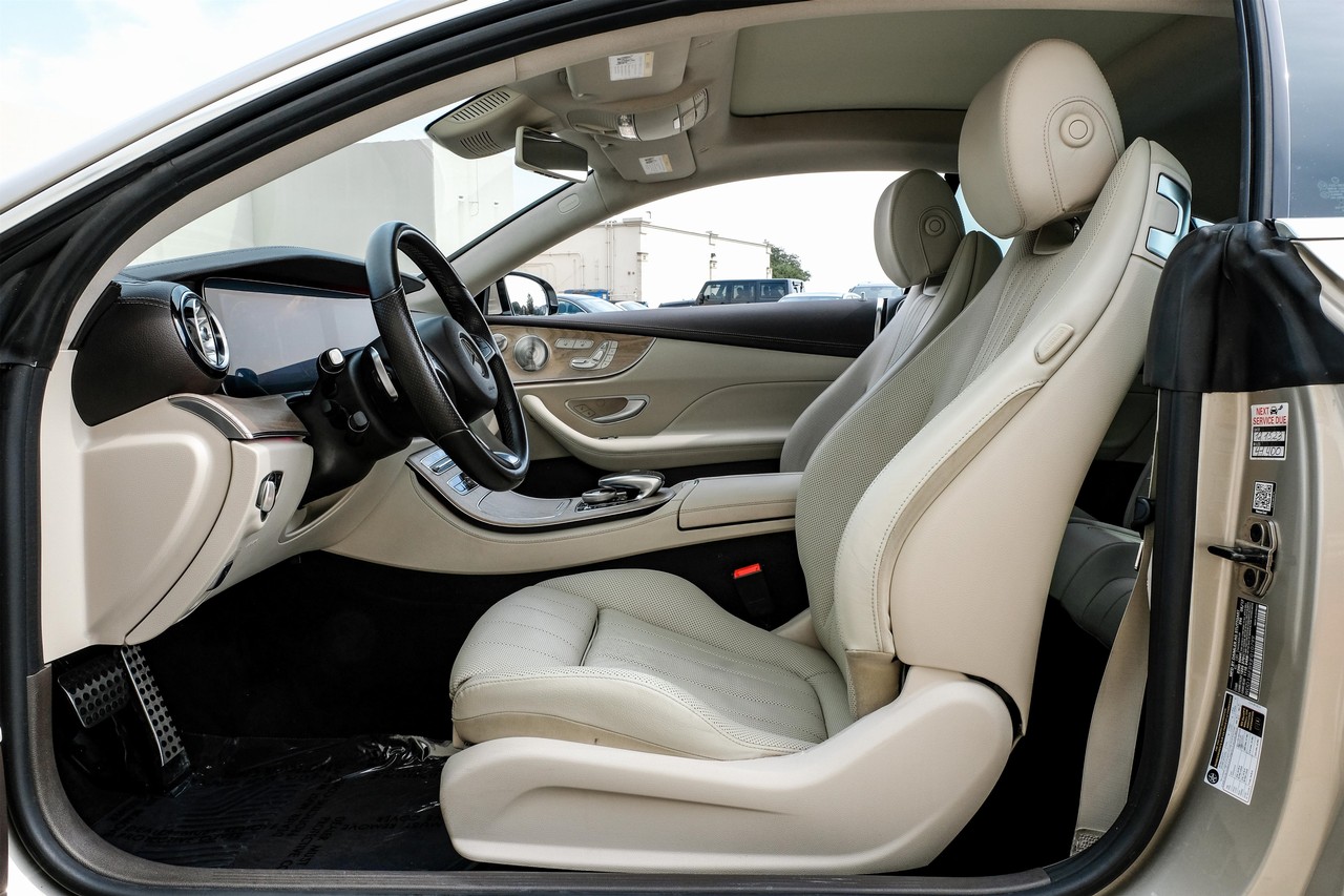 Mercedes-Benz E-Class Vehicle Main Gallery Image 04