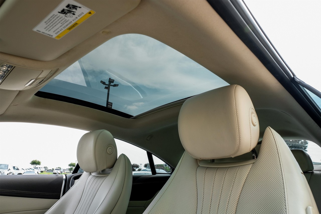 Mercedes-Benz E-Class Vehicle Main Gallery Image 05