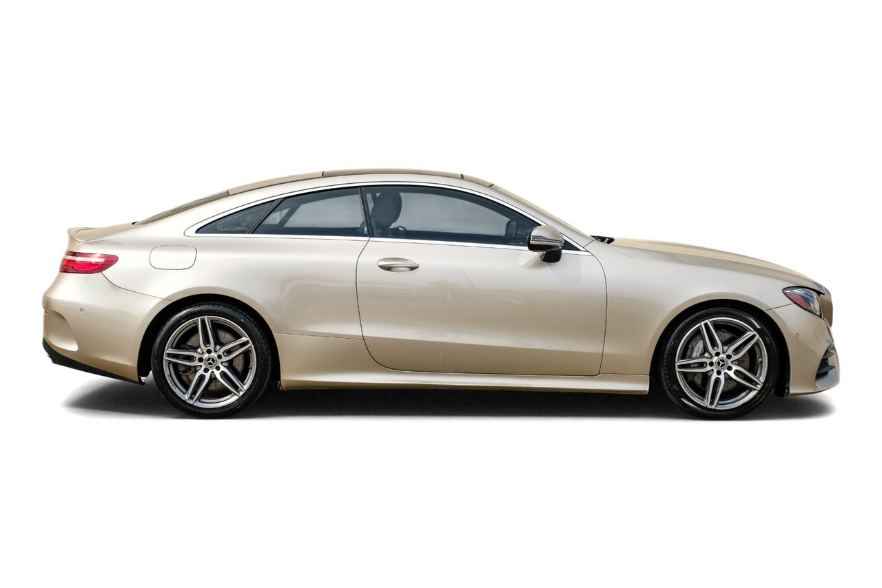 Mercedes-Benz E-Class Vehicle Main Gallery Image 08