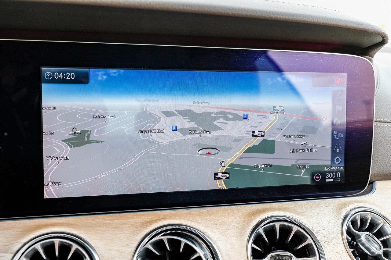 Mercedes-Benz E-Class Vehicle Main Gallery Image 24
