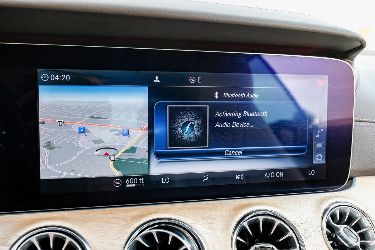 Mercedes-Benz E-Class Vehicle Main Gallery Image 26