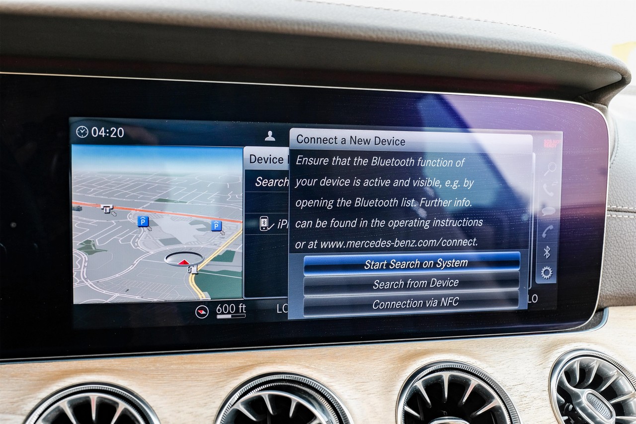 Mercedes-Benz E-Class Vehicle Main Gallery Image 27