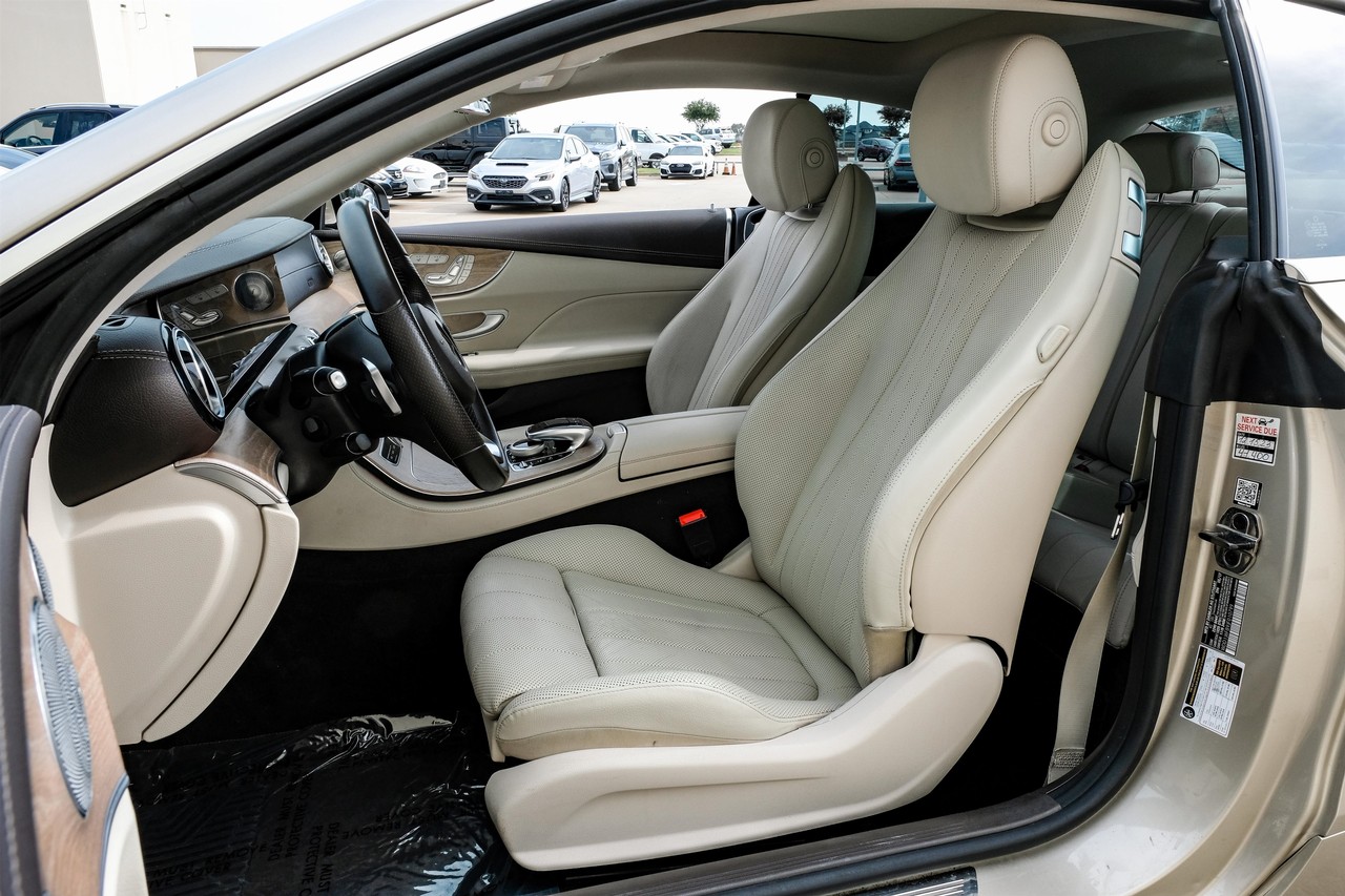 Mercedes-Benz E-Class Vehicle Main Gallery Image 28