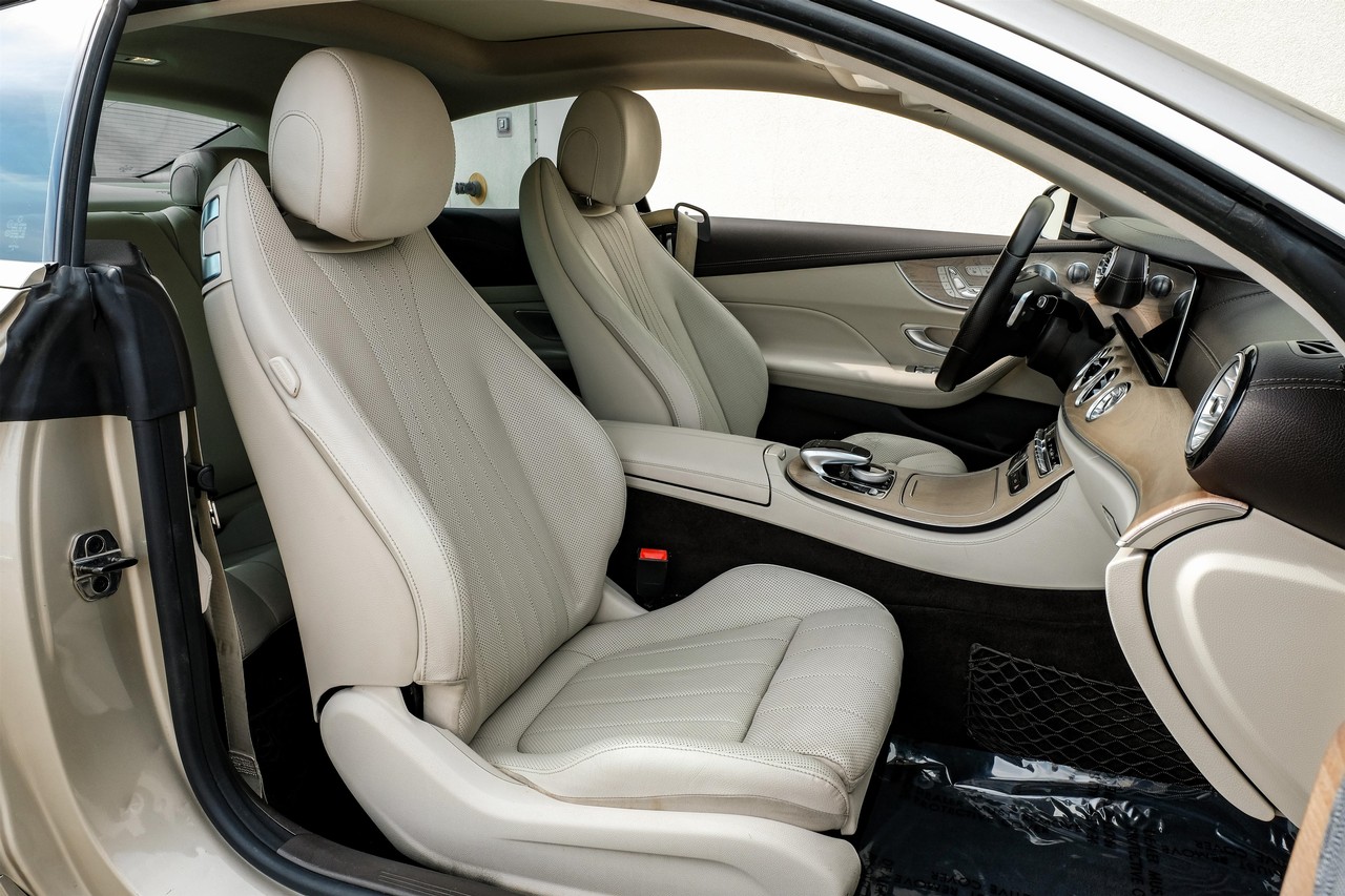Mercedes-Benz E-Class Vehicle Main Gallery Image 29