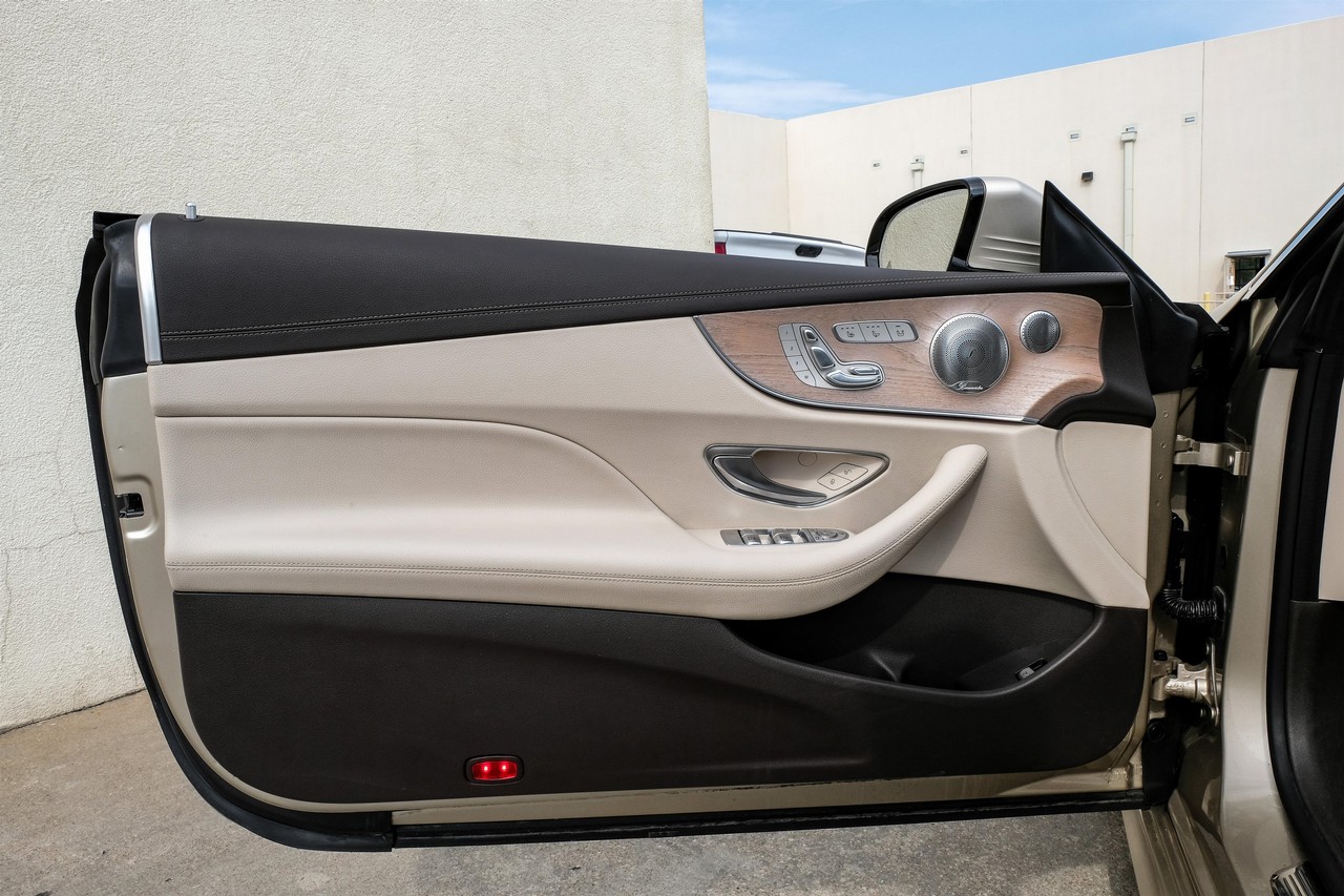 Mercedes-Benz E-Class Vehicle Main Gallery Image 33