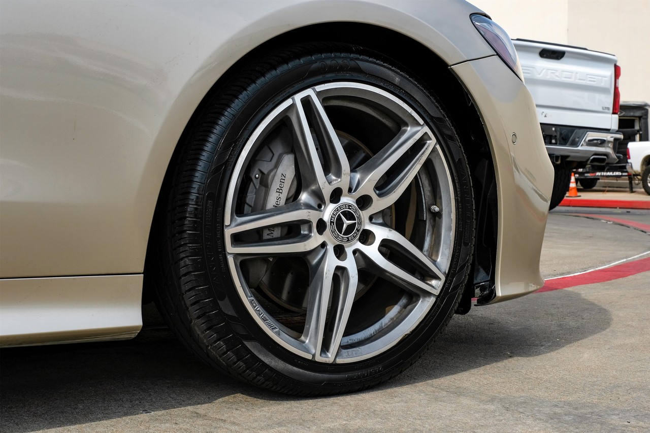 Mercedes-Benz E-Class Vehicle Main Gallery Image 41