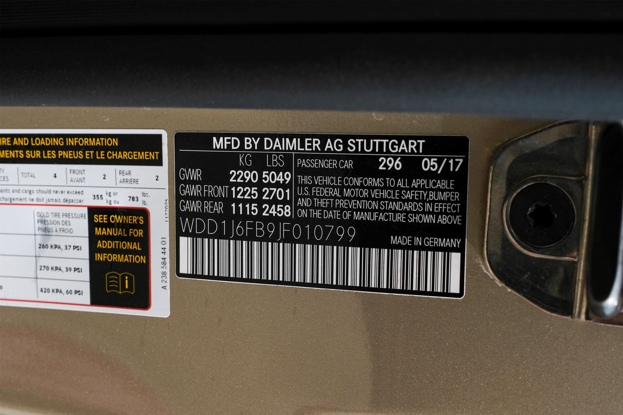Mercedes-Benz E-Class Vehicle Main Gallery Image 45