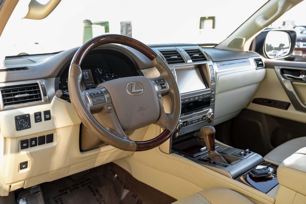 Lexus GX Vehicle Main Gallery Image 03