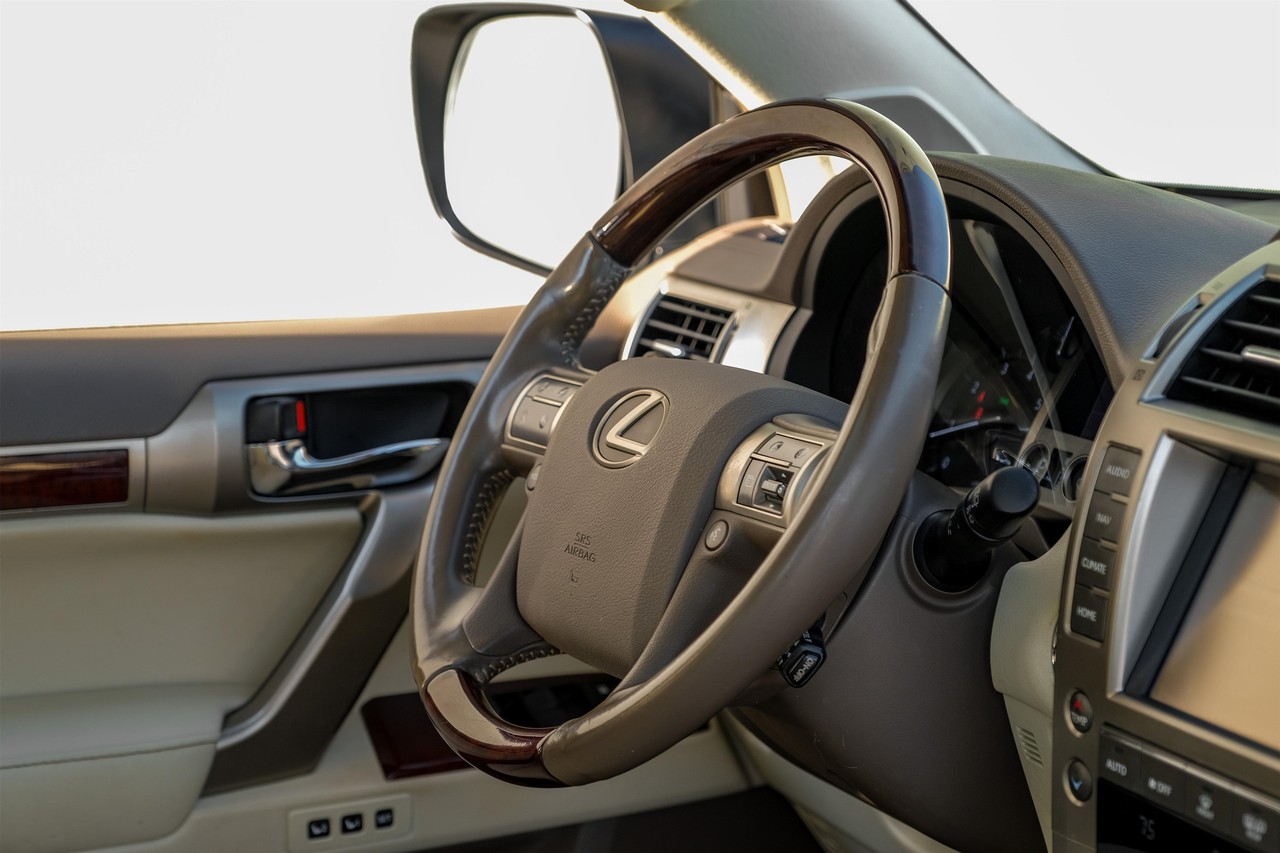 Lexus GX Vehicle Main Gallery Image 14