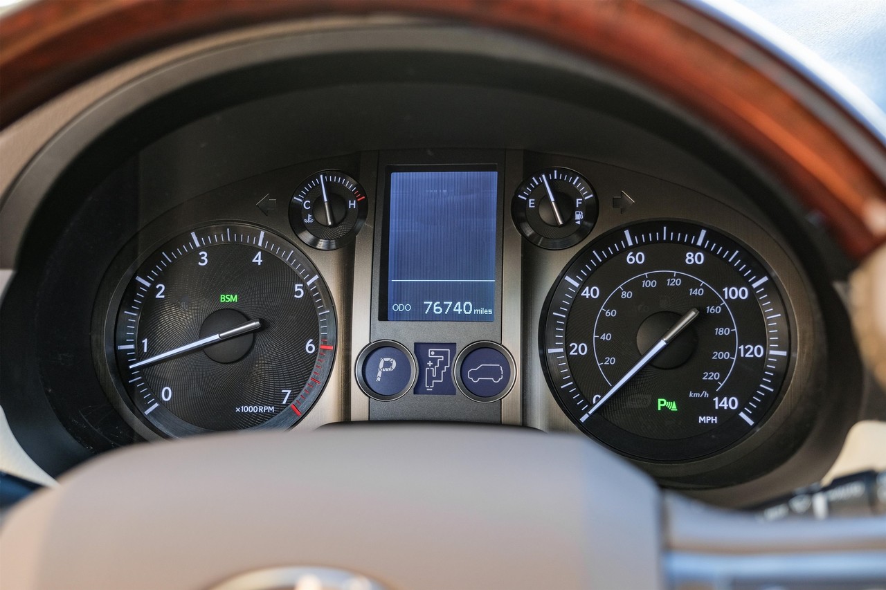 Lexus GX Vehicle Main Gallery Image 19
