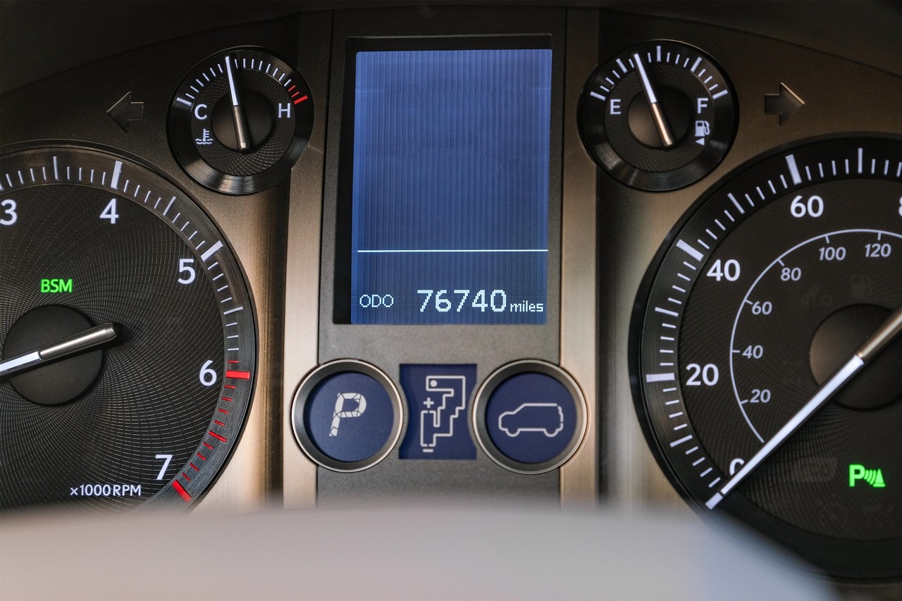 Lexus GX Vehicle Main Gallery Image 20