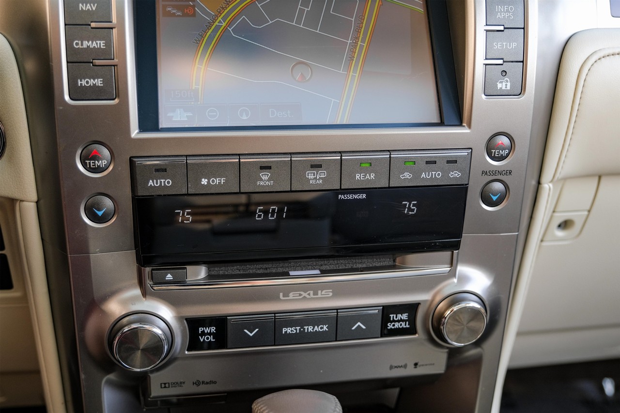 Lexus GX Vehicle Main Gallery Image 24
